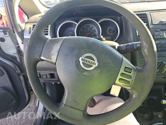 2012 Nissan Versa 1.8 S Hatchback – miniatura 10