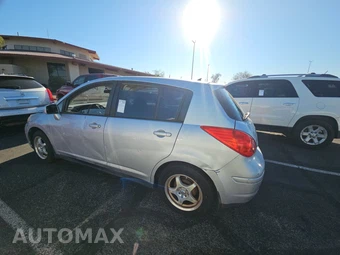 2012 Nissan Versa 1.8 S Hatchback – miniatura 6