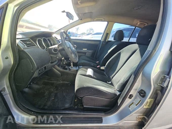 2012 Nissan Versa 1.8 S Hatchback – miniatura 7