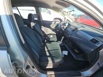 2012 Nissan Versa 1.8 S Hatchback – miniatura 8