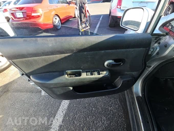 2012 Nissan Versa 1.8 S Hatchback – miniatura 9