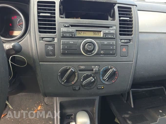 2012 Nissan Versa 1.8 S Hatchback – miniatura 11