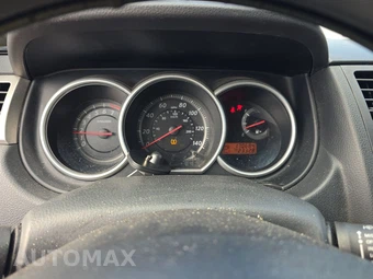 2012 Nissan Versa 1.8 S Hatchback – miniatura 12