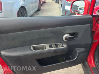 2012 Nissan Versa 1.8 S Hatchback – miniatura 9