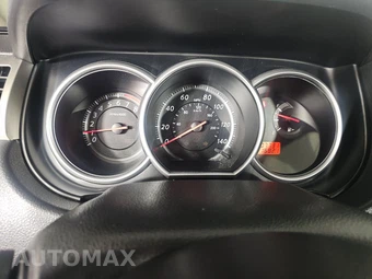 2012 Nissan Versa 1.8 S Hatchback – miniatura 12