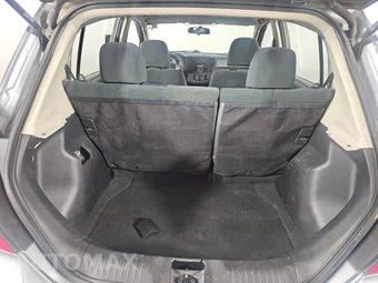 2012 Nissan Versa 1.8 S Hatchback – miniatura 16