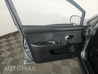 2012 Nissan Versa 1.8 S Hatchback – miniatura 9