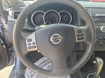 2012 Nissan Versa 1.8 S Hatchback – miniatura 10