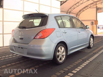 2012 Nissan Versa 1.8 S Hatchback – miniatura 4