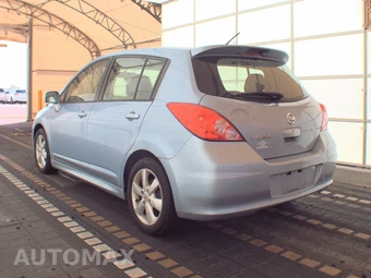 2012 Nissan Versa 1.8 S Hatchback – miniatura 6