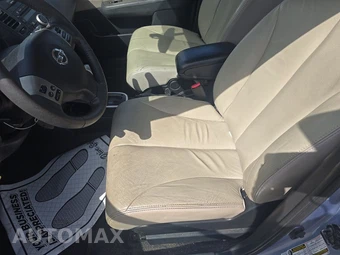 2012 Nissan Versa 1.8 S Hatchback – miniatura 7