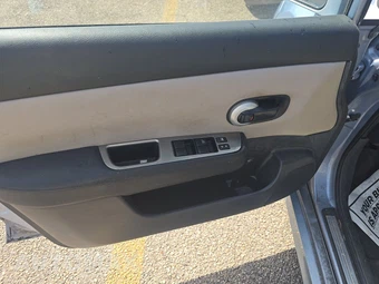 2012 Nissan Versa 1.8 S Hatchback – miniatura 9