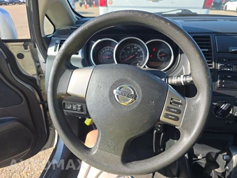 2012 Nissan Versa 1.8 S Hatchback - miniatura 10
