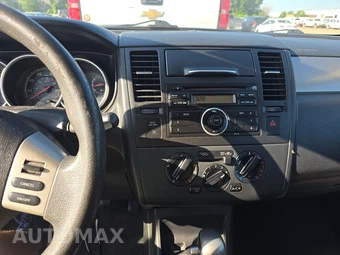 2012 Nissan Versa 1.8 S Hatchback - miniatura 11
