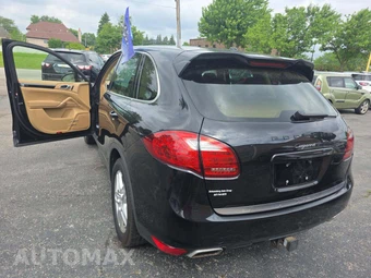 2012 Porsche Cayenne S – miniatura 2