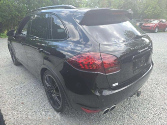 2012 Porsche Cayenne Turbo – miniatura 2