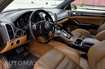 2012 Porsche Cayenne Turbo - miniatura 3