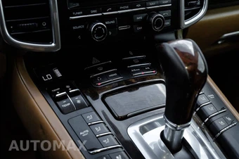 2012 Porsche Cayenne Turbo - miniatura 30