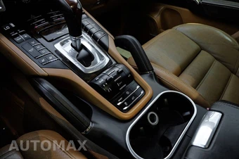 2012 Porsche Cayenne Turbo - miniatura 32