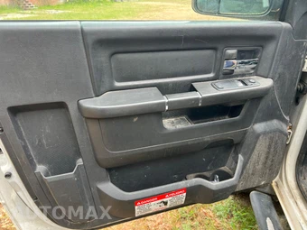 2012 Ram 4500 Cab Chassis ST Regular Cab DRW – miniatura 8