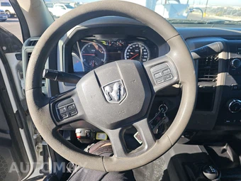 2012 Ram 5500 Cab Chassis ST Regular Cab DRW - miniatura 10