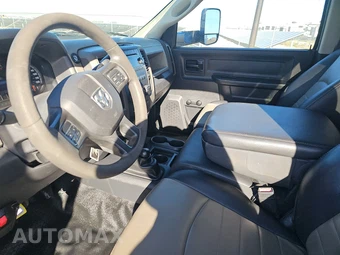 2012 Ram 5500 Cab Chassis ST Regular Cab DRW - miniatura 11
