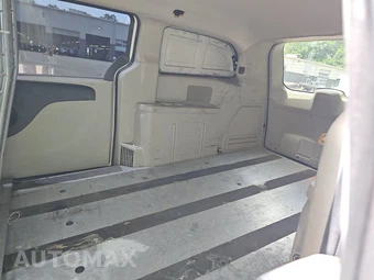 2012 Ram C/V 121.2" WB - miniatura 13