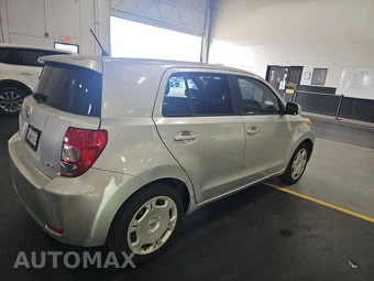 2012 Scion xD – miniatura 4