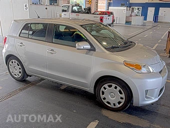 2012 Scion xD - miniatura 3