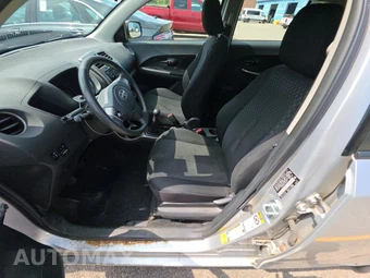 2012 Scion xD - miniatura 7