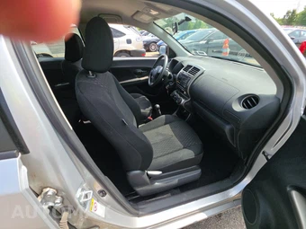 2012 Scion xD - miniatura 8