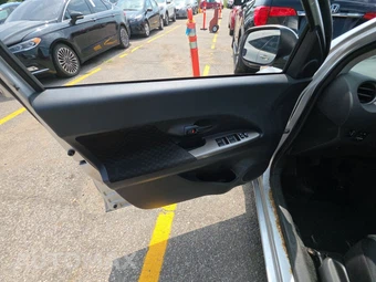 2012 Scion xD - miniatura 9