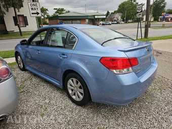 2012 Subaru Legacy 2.5i Premium – miniatura 2