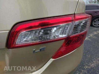 2012 Toyota Camry LE - miniatura 2