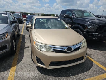 2012 Toyota Camry LE – miniatura 2
