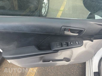2012 Toyota Camry LE – miniatura 15