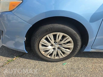2012 Toyota Camry LE - miniatura 8