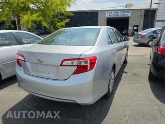 2012 Toyota Camry LE – miniatura 3
