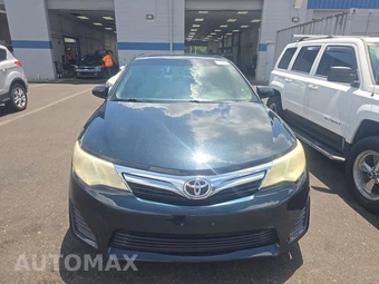 2012 Toyota Camry LE - miniatura 2