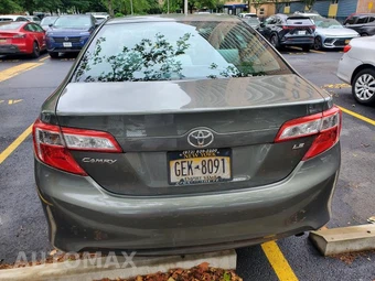 2012 Toyota Camry LE - miniatura 3