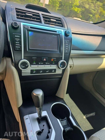 2012 Toyota Camry LE – miniatura 10