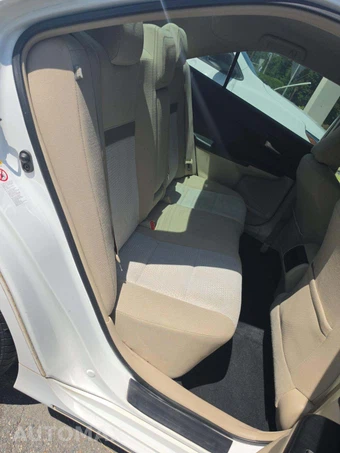 2012 Toyota Camry LE – miniatura 16