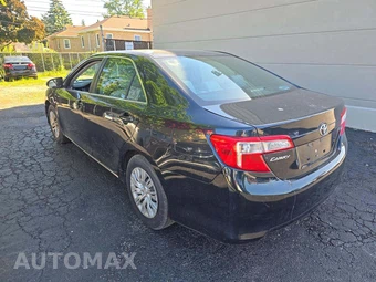 2012 Toyota Camry LE – miniatura 2