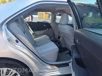2012 Toyota Camry LE – miniatura 13