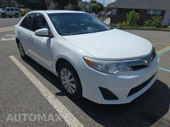 2012 Toyota Camry LE – miniatura 3