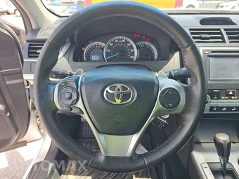 2012 Toyota Camry SE – miniatura 10