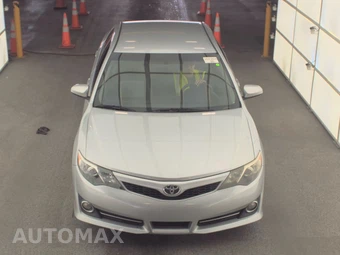 2012 Toyota Camry SE – miniatura 2