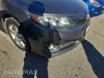 2012 Toyota Camry SE – miniatura 3