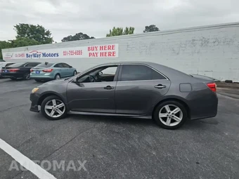 2012 Toyota Camry SE – miniatura 3