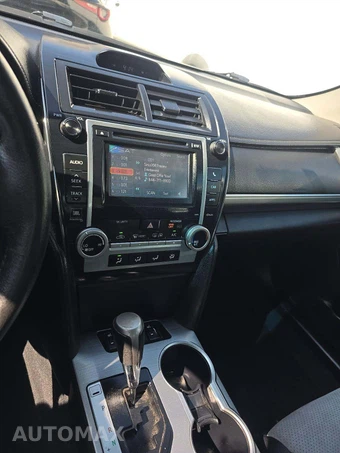 2012 Toyota Camry SE – miniatura 10